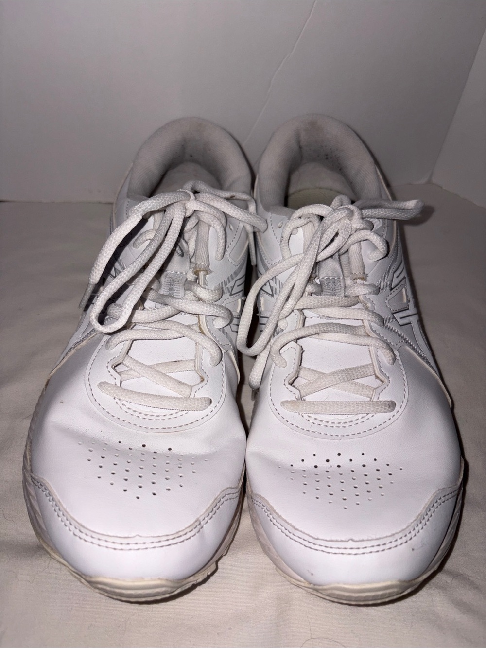 ASICS White Athletic Sneakers - Classic Gel-Contend SL AmpliFoam